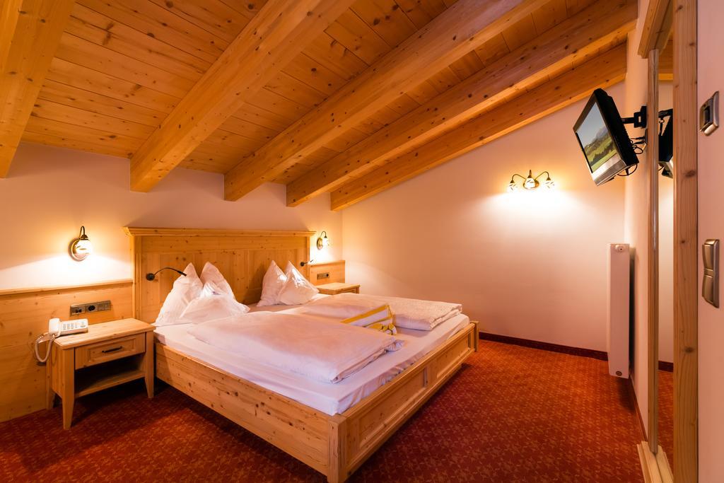 Hotel Schneeberg Family Spa Resort Риданна Номер фото
