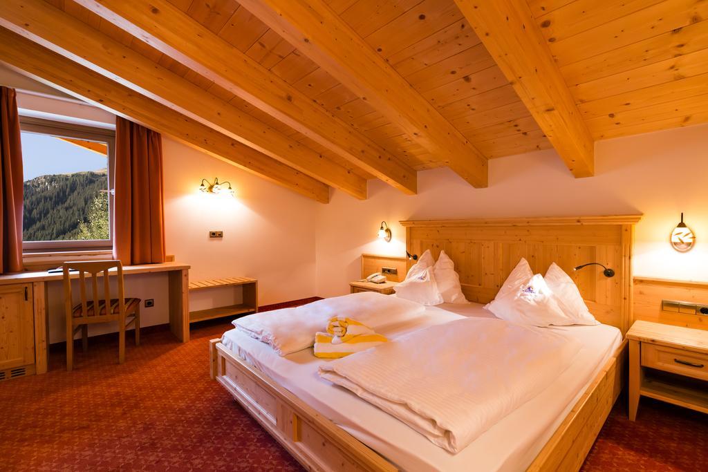 Hotel Schneeberg Family Spa Resort Риданна Номер фото