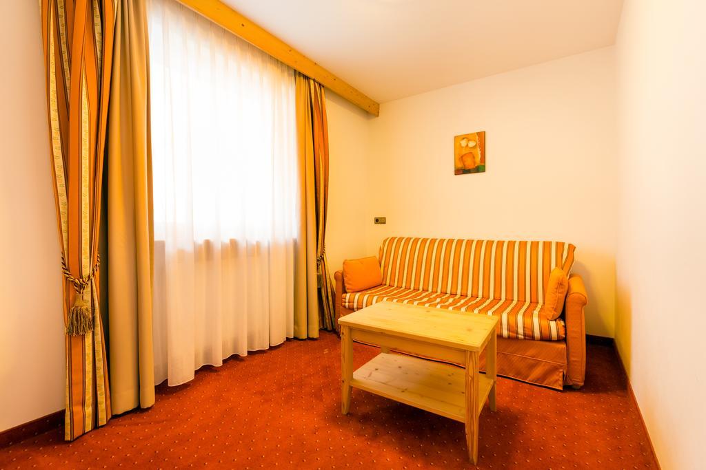 Hotel Schneeberg Family Spa Resort Риданна Номер фото